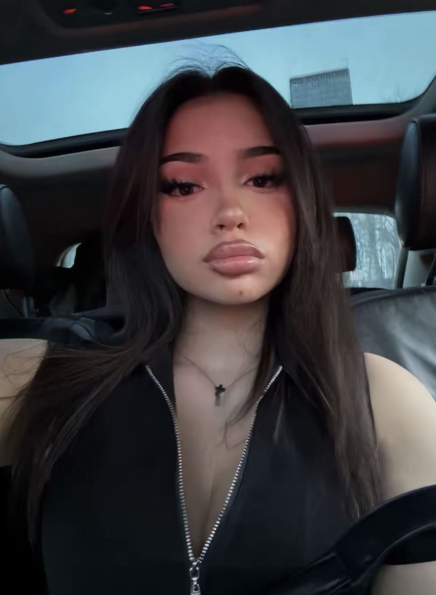 ICE1b11's tweet photo. Can someone trib on my big tits sister dm🥵 https://t.co/DnEefwkqwp