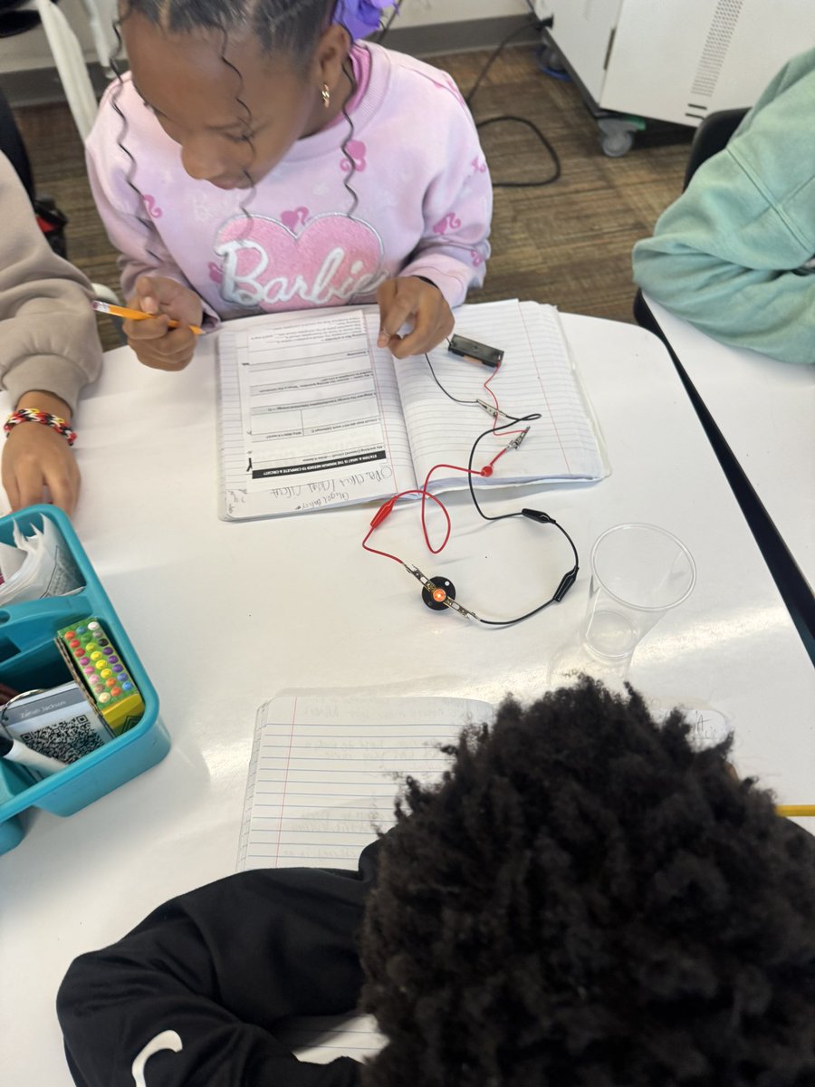 RReniekaw's tweet photo. Today was a great day back with My Proud Family. In Science students were challenged in different stations to make their fan spin, buzzer sound and bulb light up. This was so much fun ! @Humble_Science @HumbleISD_ACE https://t.co/9van7ewwHW