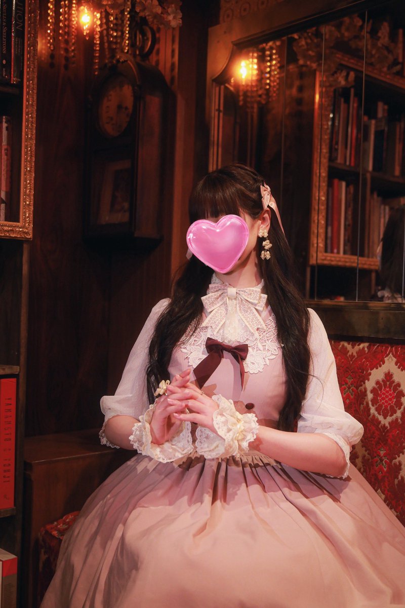 Mayu1118222's tweet photo. ちょっと前にくらげちゃんと紅茶教室テタタンさんコラボのお茶会に参加させていただいた時のお写真が届いた〜(*ˊᵕˋ* )♡
夕顔楼さんの照明の色味難しいのに、とっても綺麗に撮ってもらえて幸せ(*ˊᵕˋ* )さすがくらげちゃん♡
撮る時もめちゃくちゃ褒めてもらってニコニコ(*ˊᵕˋ* )
ありがとう〜♡ https://t.co/1wsJozsJ3i