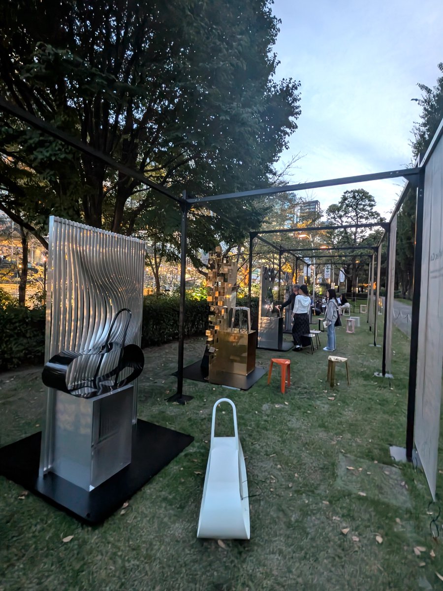 JapanArchitects's tweet photo. 【EXHIBITION】#東京ミッドタウン の秋のデザインの祭典DESIGN LIVEが11月4日まで開催!永山祐子建築設計による「うみのハンモック」と、ミラノで発表したBASE TIMES kawaguchi(川口の金属加工5社×石田和人)の高度な金属加工技術による作品群はミッドタウン・ガーデンにて10月27日まで)#DESIGNLIVE https://t.co/xeeCAGCGvt