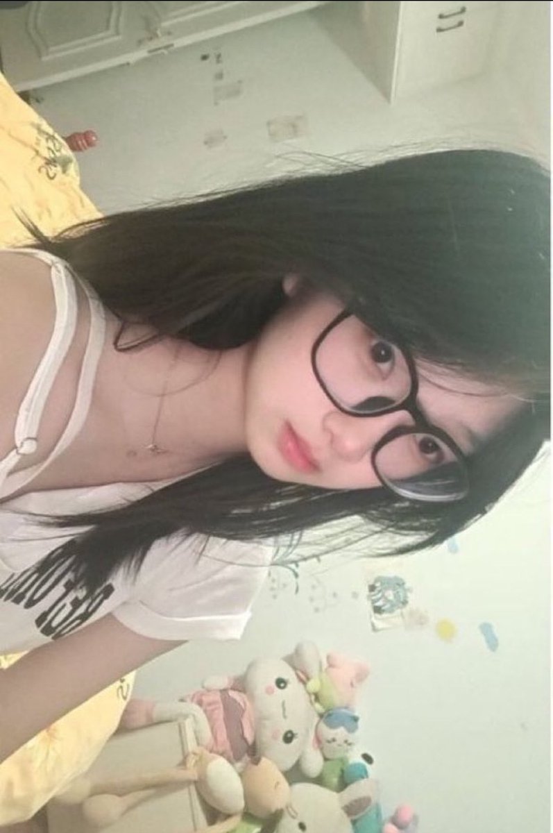DeryaKaraa4's tweet photo. 在当一次宠粉博主叭

有人要锐评我的福吗

1：看福 🦋   2：看🐻

Luo照  实况！！,看了别说黑就行！！ https://t.co/dTWj5x2BWF