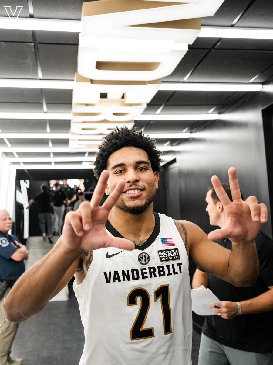 VandyMBB's tweet photo. First W in Memorial this season https://t.co/uIq1rEvGzm