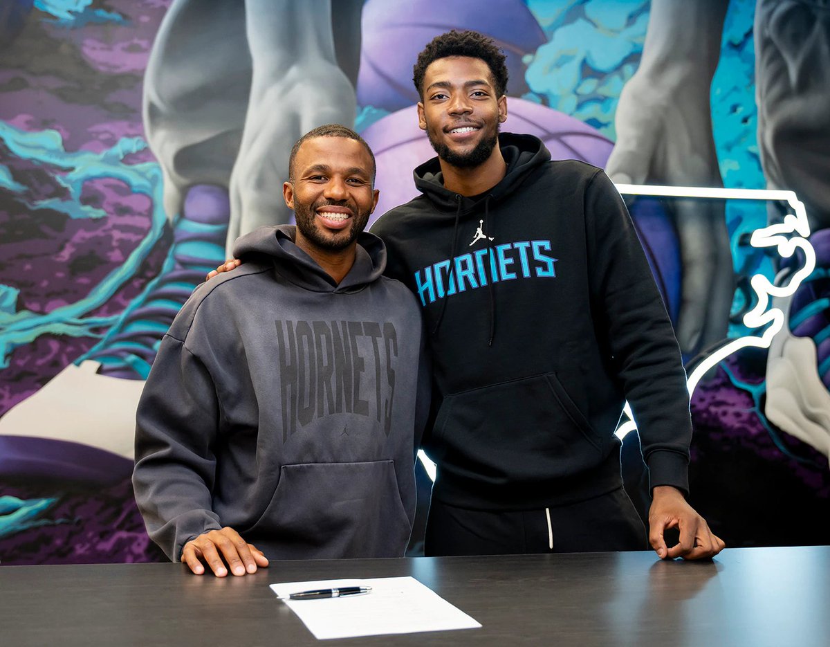 HornetsReddit's tweet photo. Brandon Miller's 5-year, $208.8M rookie-scale contract extension:

2027-28 — $44,000,000
2028-29 — $41,200,000
2029-30 — $37,680,000
2030-31 — $41,200,000
2031-32 — $44,720,000

(ℹ️ @BobbyMarks42)