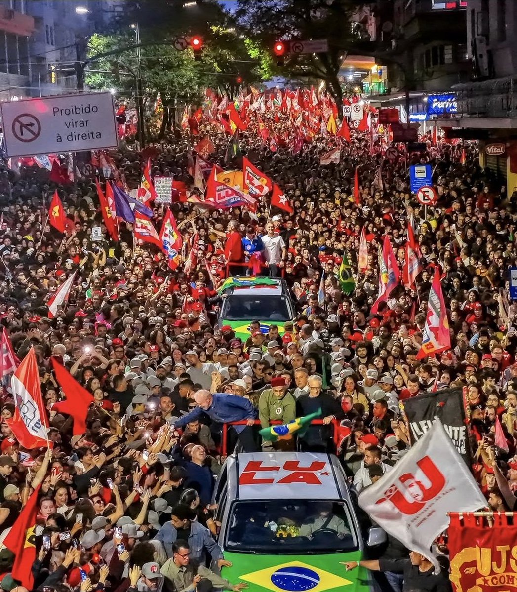 R_prestes_'s tweet photo. Hoje foi lindo!! Muito bom ver o Lulinha pessoalmente!! Dia 25, é 13! ⭐️

Vamos virar!! @LulaOficial reeleito!! Porto Alegre está de parabéns 👏🏻

#LulaAbriuSigiloFlavioArregou 
#ProsperidadeSoComLula 
#LulaTemOMaiorExercitoDoMundo https://t.co/RRFQWnZDwU