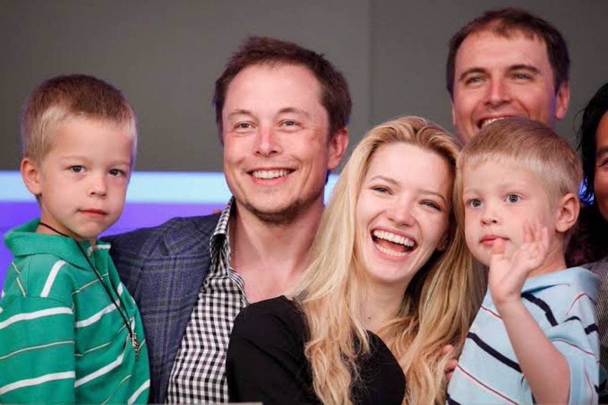 EvasFSD's tweet photo. Elon Musk says he wants to be alone and spend time with his kids. Wisest words of a trillionaire, the best dad in the world! @elonmusk ♥️ https://t.co/fXoZw5rniw