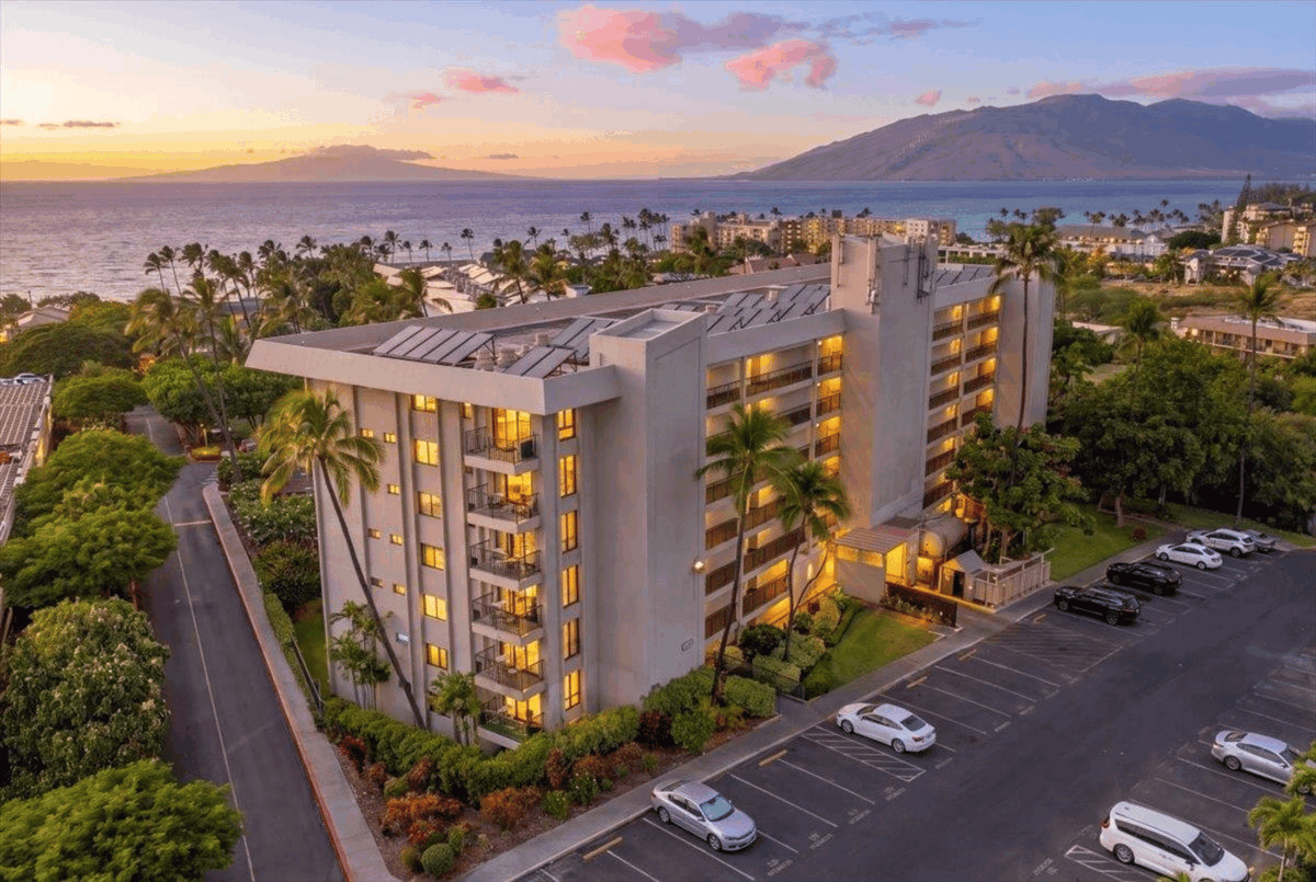 HawaiiLife's tweet photo. Just listed by Karin Carlson, R(B) is 2531 S Kihei Rd D111, in Kihei, Maui, for $599,000.

https://t.co/STdkK5COgc

Updated, hotel-zoned 1-bed, 1-bath vacation rental at Kihei Akahi. 

Tap the link for more details.

#HawaiiLife #Maui https://t.co/ViqGdvrhdG