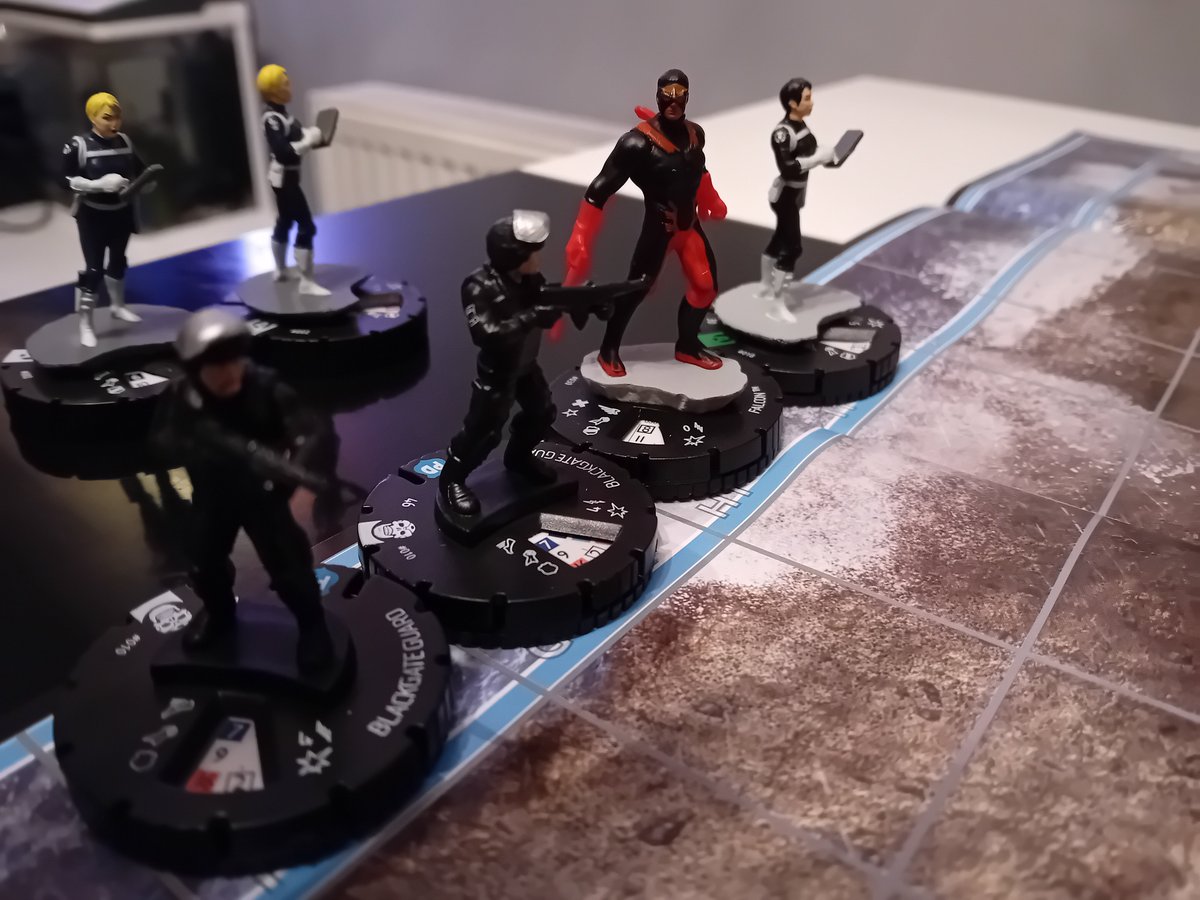 MarkLegend007's tweet photo. Game 45 #heroclix
Needed to give the new kit a whirl.
Prison break withFalcon &amp; SHIELD vs Kingpin, Bullseye &amp; prisoners.
Didn't get to see the trap or terrain shine but Wilson did get Gains to KO Hill with the bench.
Some Mind Control, bunny men used tunnels.
Escape successful. https://t.co/KYCcDAkbLa