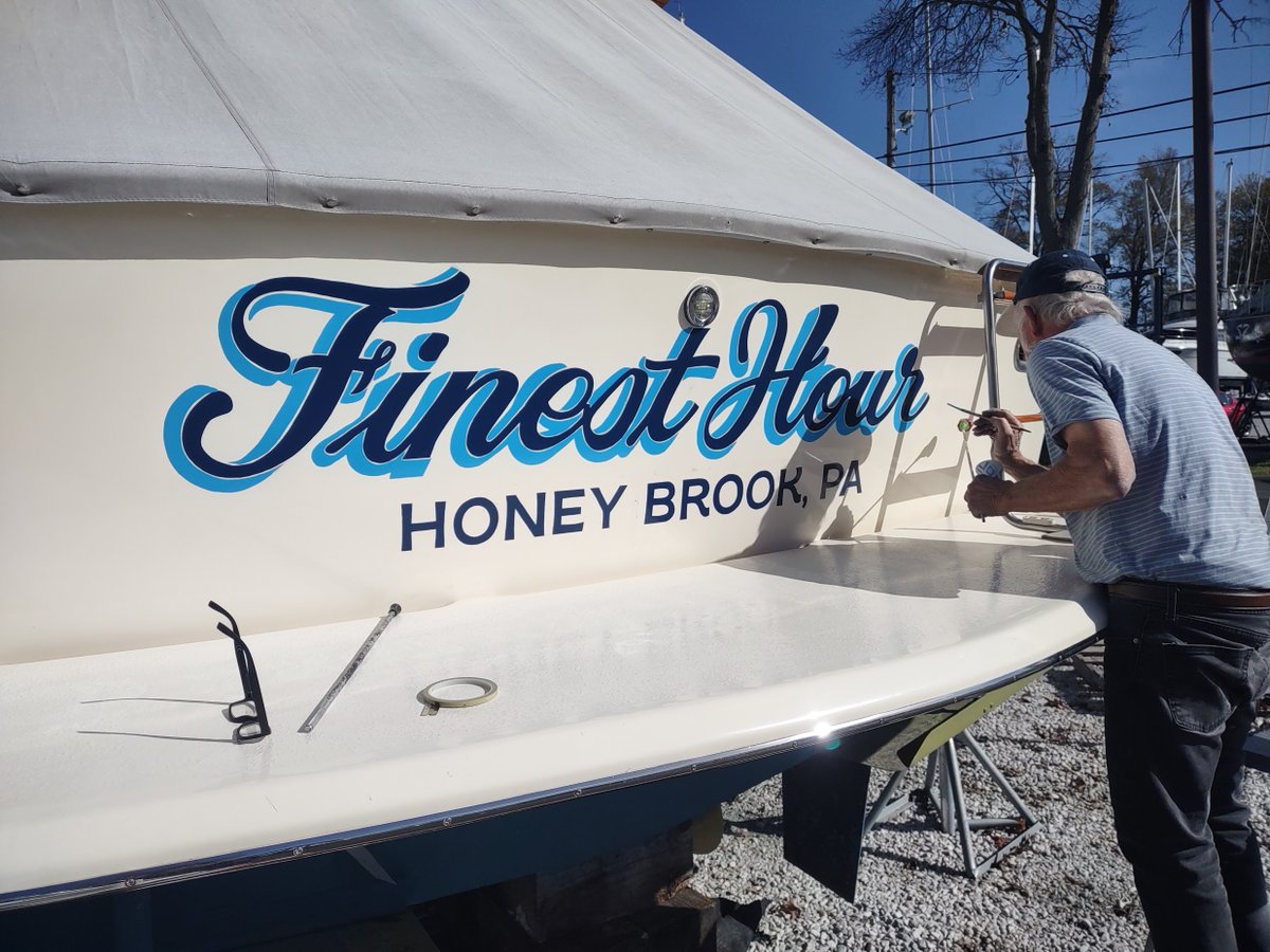 DesignsandSigns's tweet photo. Faded but still loved, so we repainted Finest Hour by hand, right over the original lettering. Dark blue script, sky blue shadow, same design, new life.
https://t.co/XYu5gSdoSU
#boatnames #signpainting https://t.co/6Pr5ETmDMS