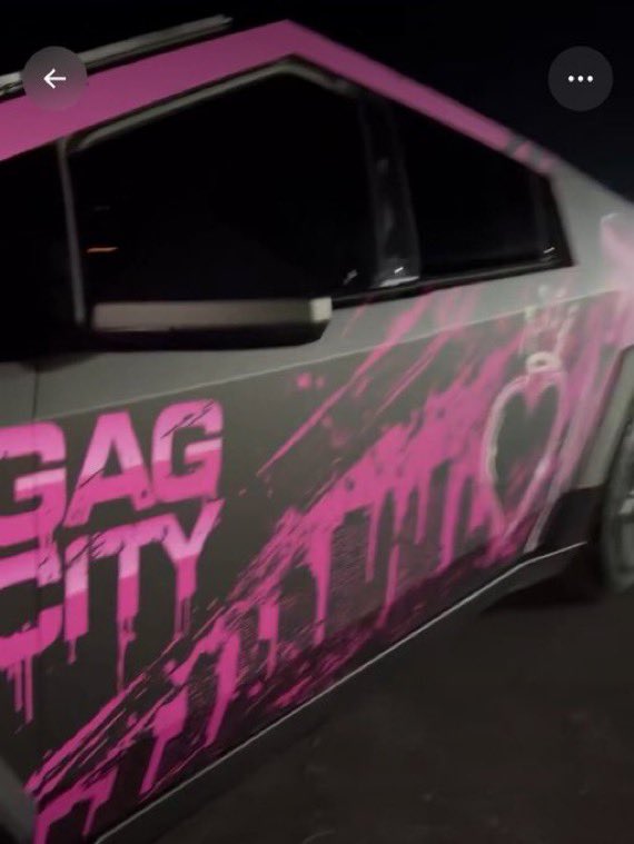 EvasFSD's tweet photo. Nicki Minaj arrives to get on her private jet in the coolest looking Cybertruck. Celebrities love Tesla! @Tesla 💕 https://t.co/jtYG4RZ7qS