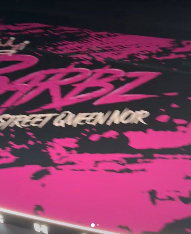 EvasFSD's tweet photo. Nicki Minaj arrives to get on her private jet in the coolest looking Cybertruck. Celebrities love Tesla! @Tesla 💕 https://t.co/jtYG4RZ7qS