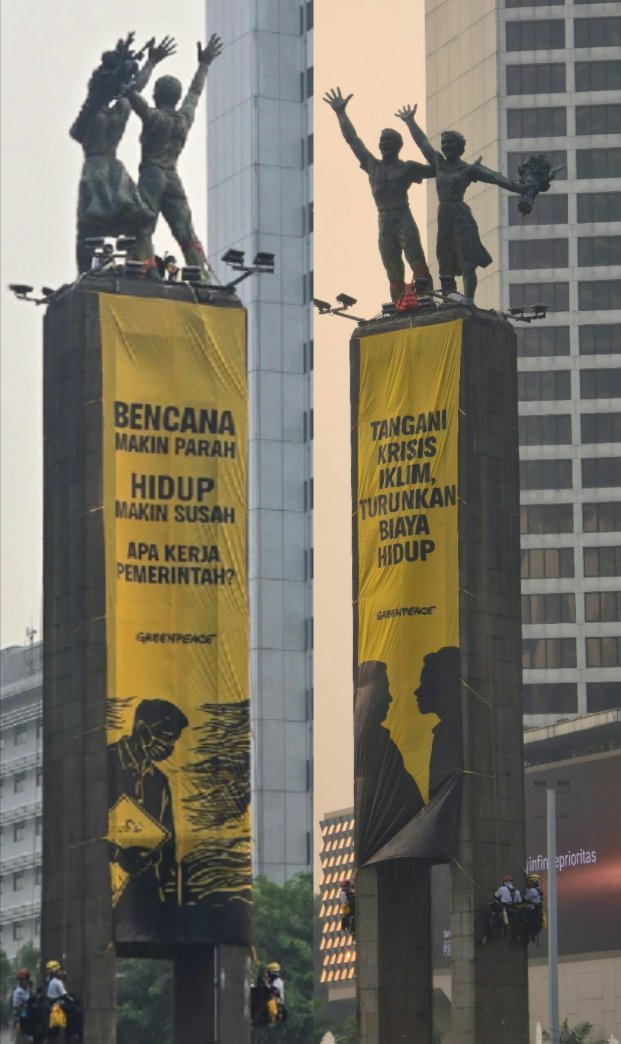 Pacinggembul22's tweet photo. SALUT BANGET SAMA YANG BERANI BENTANGIN INI DI BUNDERAN HI. KALIAN KEREN GES 🔥🔥🔥 https://t.co/4cRExdIjag