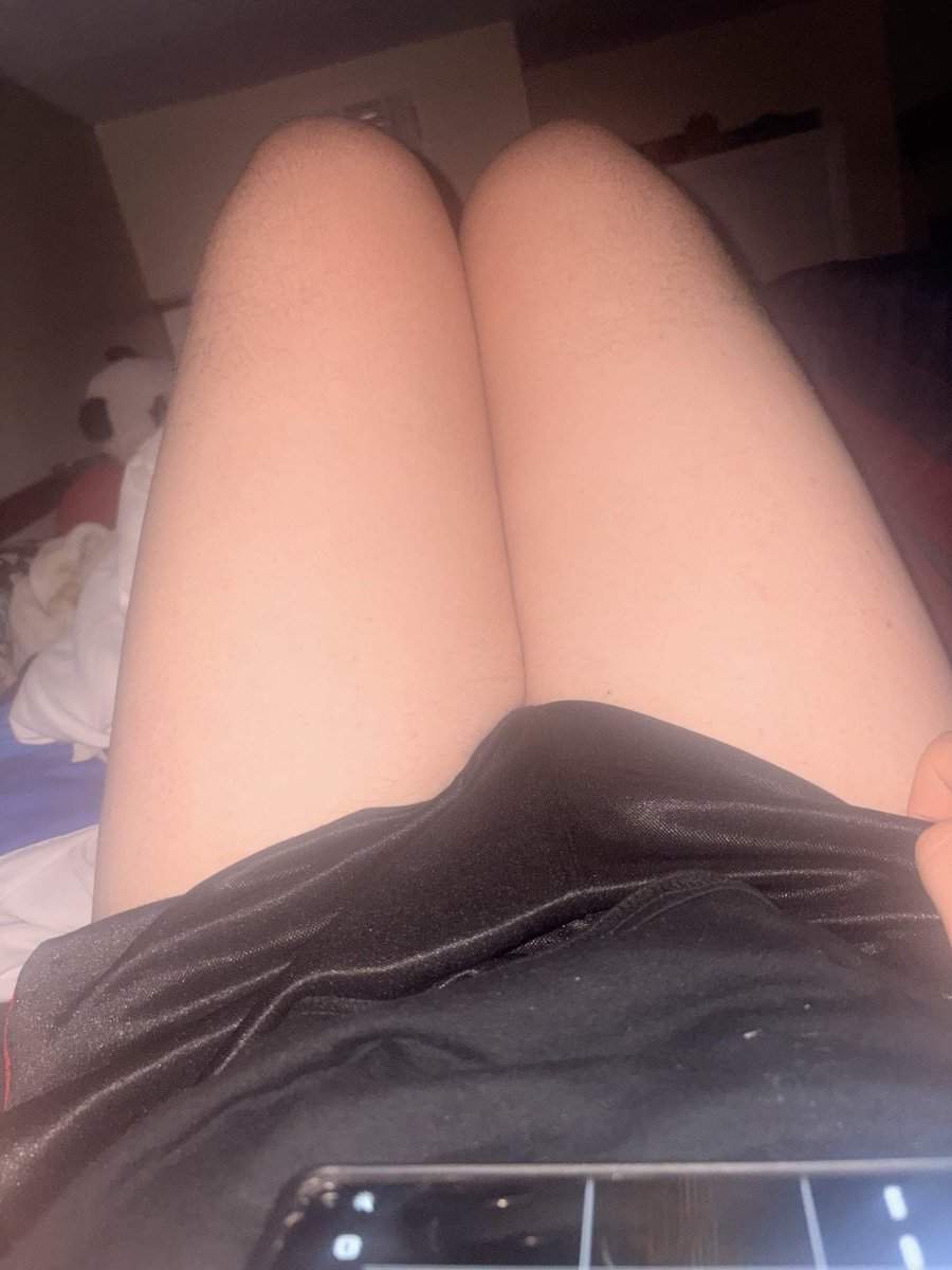 Archer100516375's tweet photo. Femboy thighs #Femboy #thighs https://t.co/fjY8bqoyKc