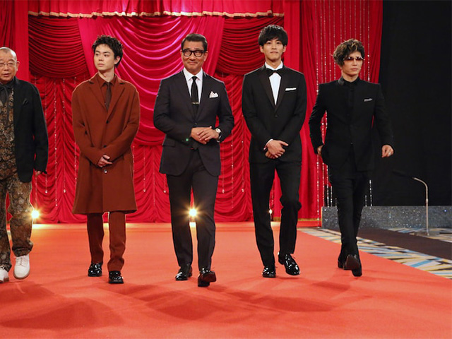 CEO_dad_K_sub's tweet photo. ←GACKT：公称180㎝
ひろゆき：公称174㎝

→GACKT：公称180㎝
松坂桃李：公称183㎝

トリックアートかな？ https://t.co/hZGUMOZwEp