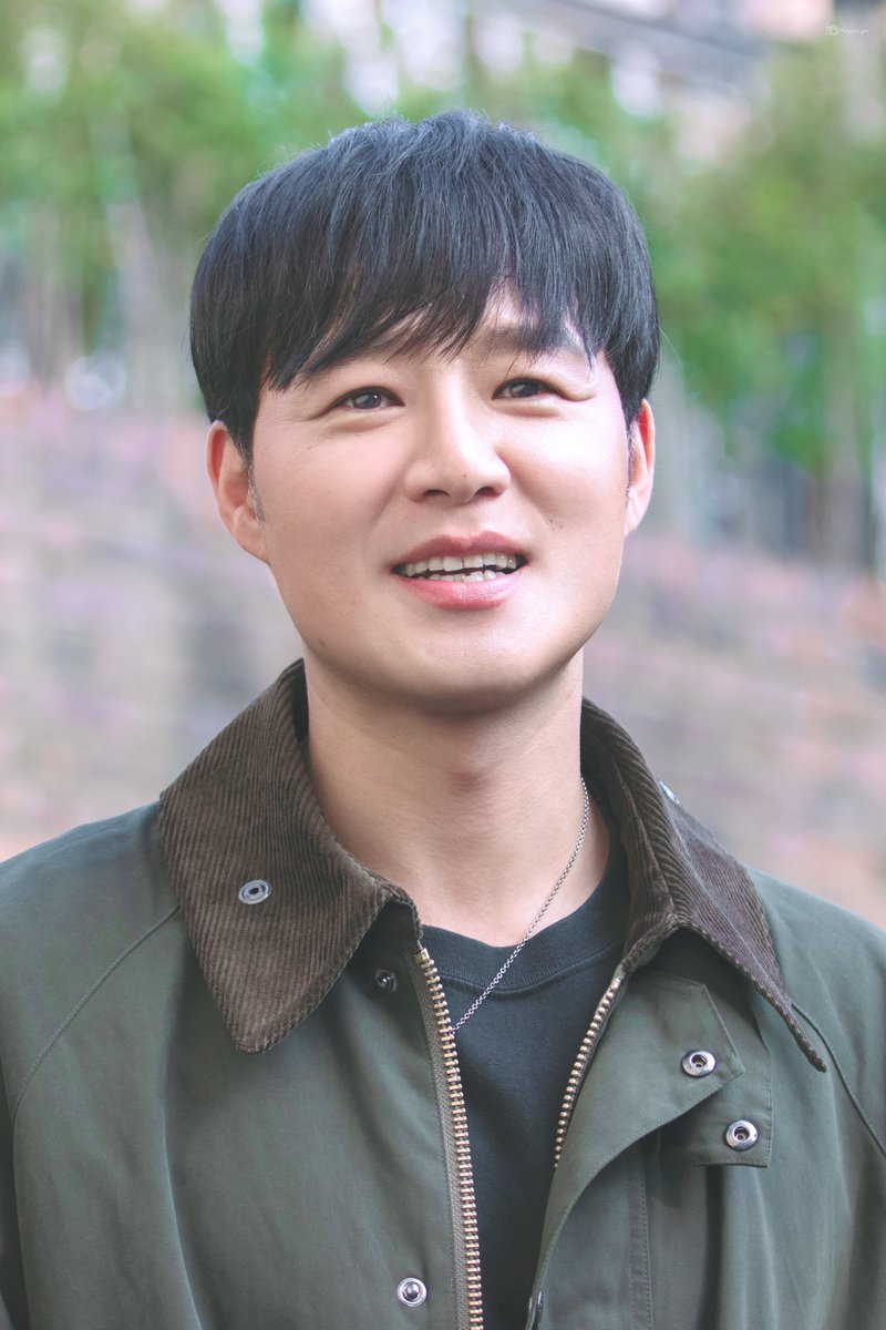 Mukyunee_pic's tweet photo. 260919 팬레터 경남(진주)
:: 퇴근길

김해진 #김종구 배우님

𓏸𓈒𓂃동글동글동글동글동글동글동글동글𓂃٭𓈒𓏸 https://t.co/aGg205fWZl