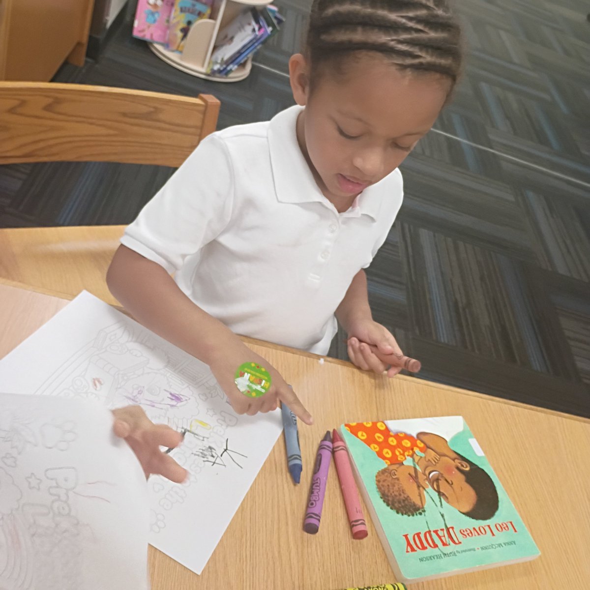 theShelfieQueen's tweet photo. I decided to have a PK Day @cochran_school.  I hung out with 3 and 4 year olds the entire day.  Boy did they teach me a lot �� and they love checking out a books 📚 
@EDAmaya04 @DISD_Libraries @DISDLibDirector @tabithaRobb https://t.co/tkLF0PpmQs