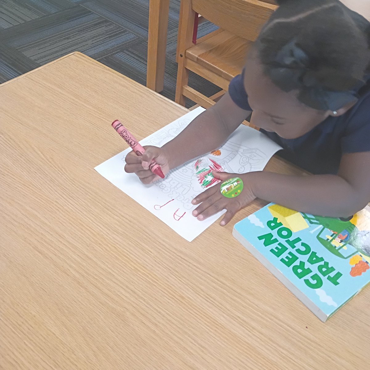 theShelfieQueen's tweet photo. I decided to have a PK Day @cochran_school.  I hung out with 3 and 4 year olds the entire day.  Boy did they teach me a lot �� and they love checking out a books 📚 
@EDAmaya04 @DISD_Libraries @DISDLibDirector @tabithaRobb https://t.co/tkLF0PpmQs