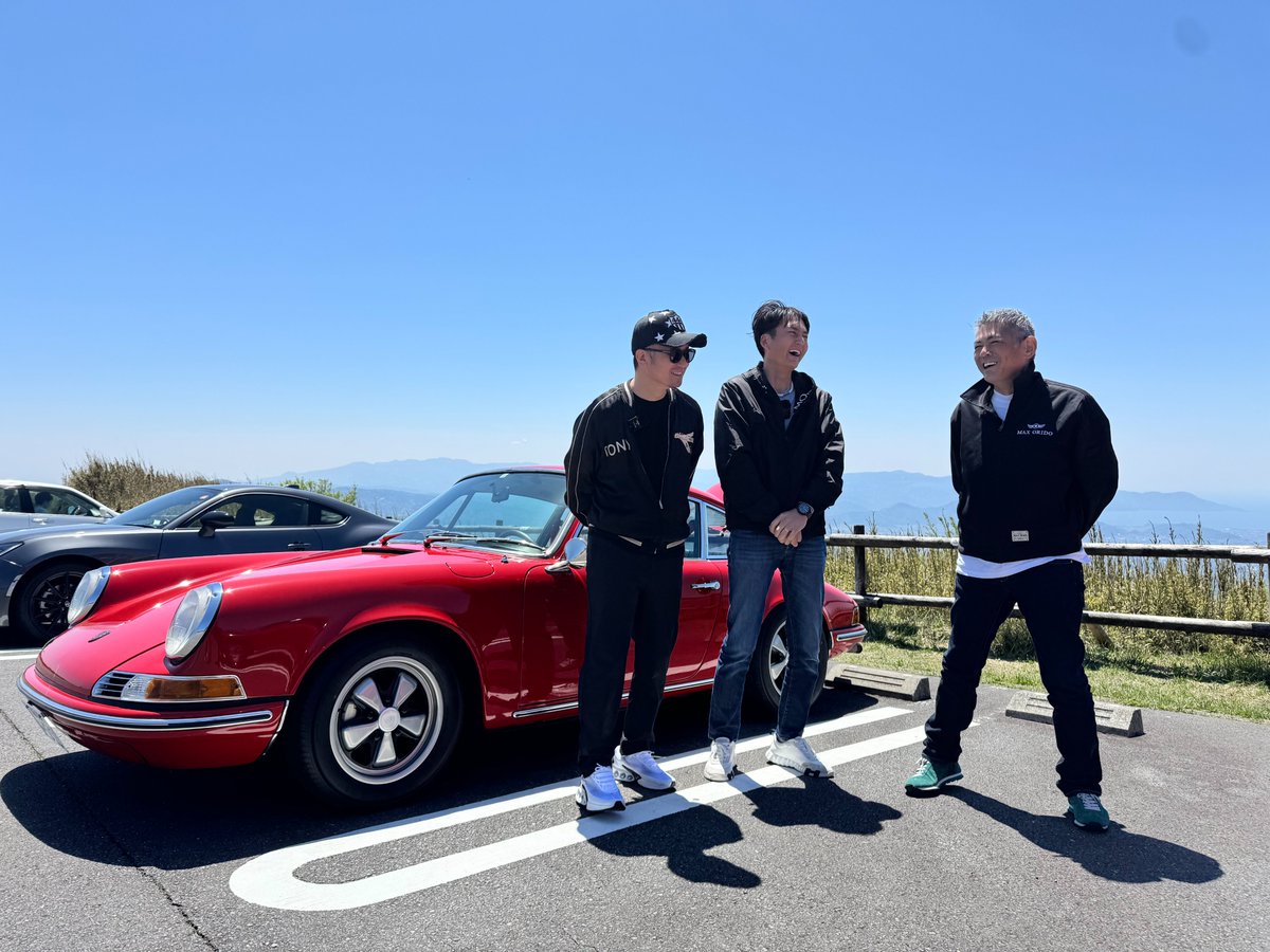 CARPRIMEJPN's tweet photo. 遂に、MAX ORIDOこと織戸学選手がSUPER GTからの引退を発表されました。🏁
CARPRIMEでは、5年以上レギュラー出演して頂き数々の名場面を作って頂きました。普段は明るく、笑顔の場面が多いですが、いざヘルメットを被ると、鋭い眼光と共にボルテージを上げ、全開で車を走らせる姿は見るものを圧倒させる迫力がありました。
初参戦された1996年の全日本GT選手権時代から30年間、GT300クラスでは2度のシリーズチャンピオンを獲得、GT500クラスでは2度の優勝と数々の表彰台...ヨコハマタイヤの看板ドライバーとして最後までSUPER GTドライバーを真っ当される勇士を是非、現地観戦される方は目に焼き付けてください💪
