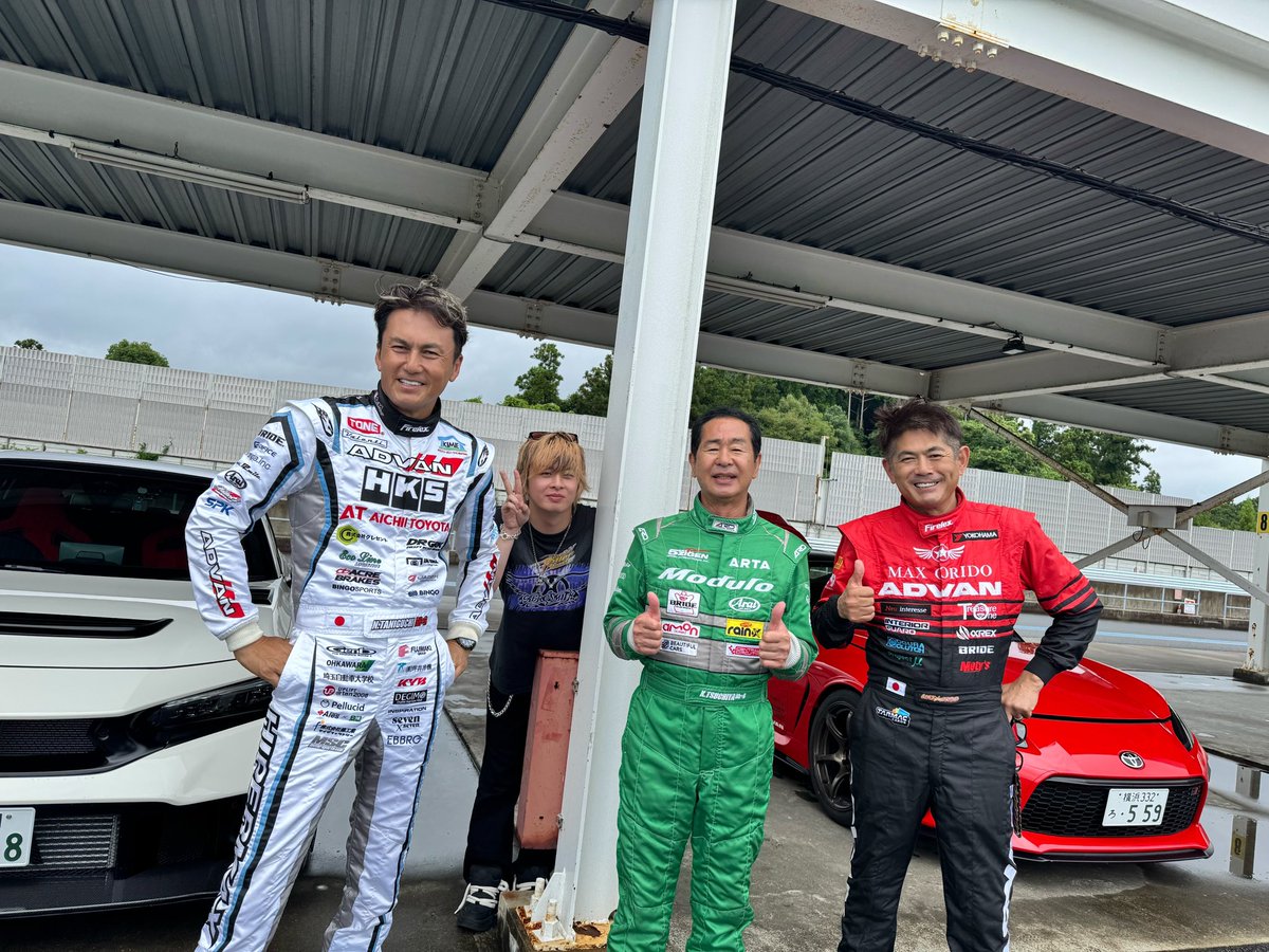 CARPRIMEJPN's tweet photo. 遂に、MAX ORIDOこと織戸学選手がSUPER GTからの引退を発表されました。🏁
CARPRIMEでは、5年以上レギュラー出演して頂き数々の名場面を作って頂きました。普段は明るく、笑顔の場面が多いですが、いざヘルメットを被ると、鋭い眼光と共にボルテージを上げ、全開で車を走らせる姿は見るものを圧倒させる迫力がありました。
初参戦された1996年の全日本GT選手権時代から30年間、GT300クラスでは2度のシリーズチャンピオンを獲得、GT500クラスでは2度の優勝と数々の表彰台...ヨコハマタイヤの看板ドライバーとして最後までSUPER GTドライバーを真っ当される勇士を是非、現地観戦される方は目に焼き付けてください💪
