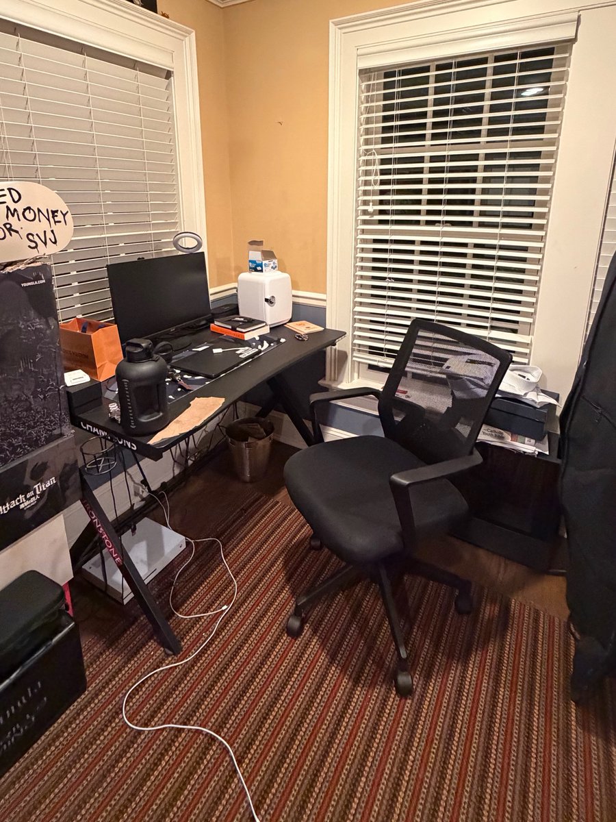 calvindergaraa's tweet photo. $49k in 28 days and our office still looks like someone’s mom is about to tell us to get off the game https://t.co/A2AOZfqjf0