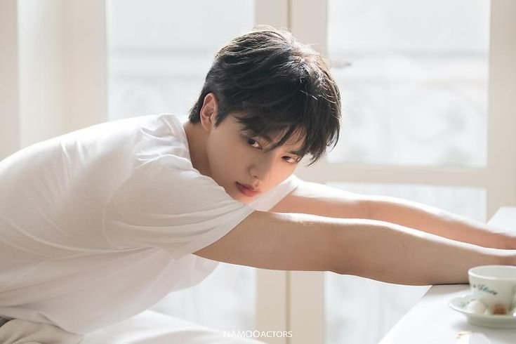 cla33ic2's tweet photo. 확실히 흰피부가 이쁘다 
오늘 그냥 문득 부엌에서 팔다리 쭉뻗고 있다가 내 자신이 은교 같다는 생각이 들었음 https://t.co/ioq5T9wCIf