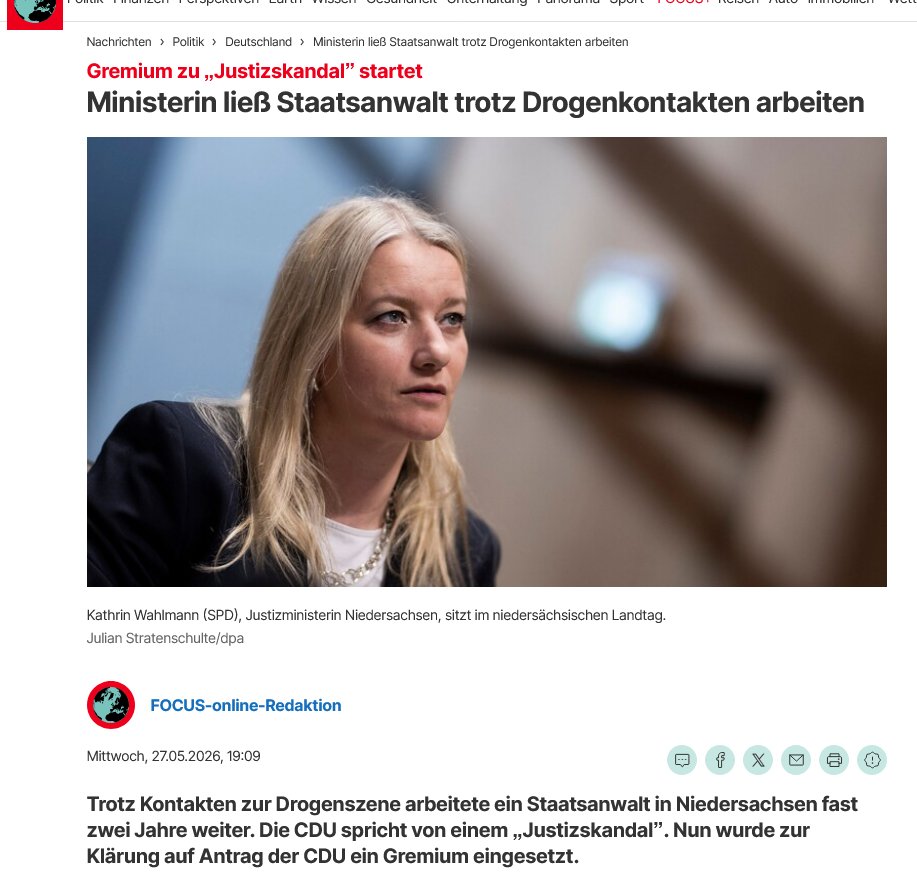 WeeehMel's tweet photo. @SHomburg Die SPD Clans in Niedersachsen.... korrupte Staatsanwälte die von der SPD Justizministerin geschützt werden, korrupte SPD Politiker die nun mit Linken zusammen in Berlin Karriere machen, millionenfacher SPD NGO Betrug und Mord an Beamten. Die SPD Bilanz eines einzigen Jahres. https://t.co/oAjeYYjKCK