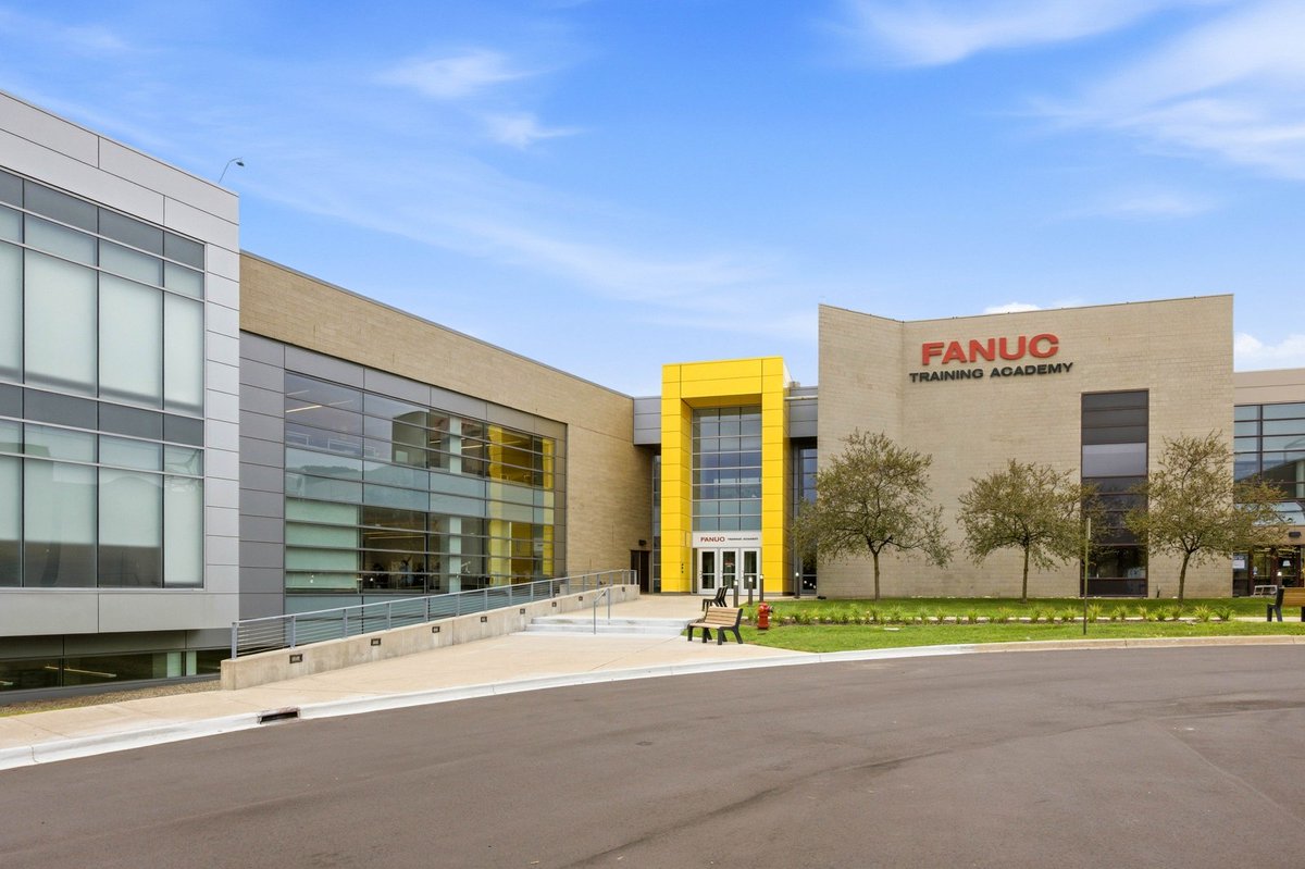 robotics_biz's tweet photo. @FANUCAmerica opened the largest US automation training center.
The $18M Auburn Hills academy spans 132,000 sq ft and can train 17,500 people a year.
Robots are scaling. People must scale with them.
Source: FANUC America
Image: @FANUCAmerica
#Robotics #Automation #Manufacturing https://t.co/IKzwqiBoFa