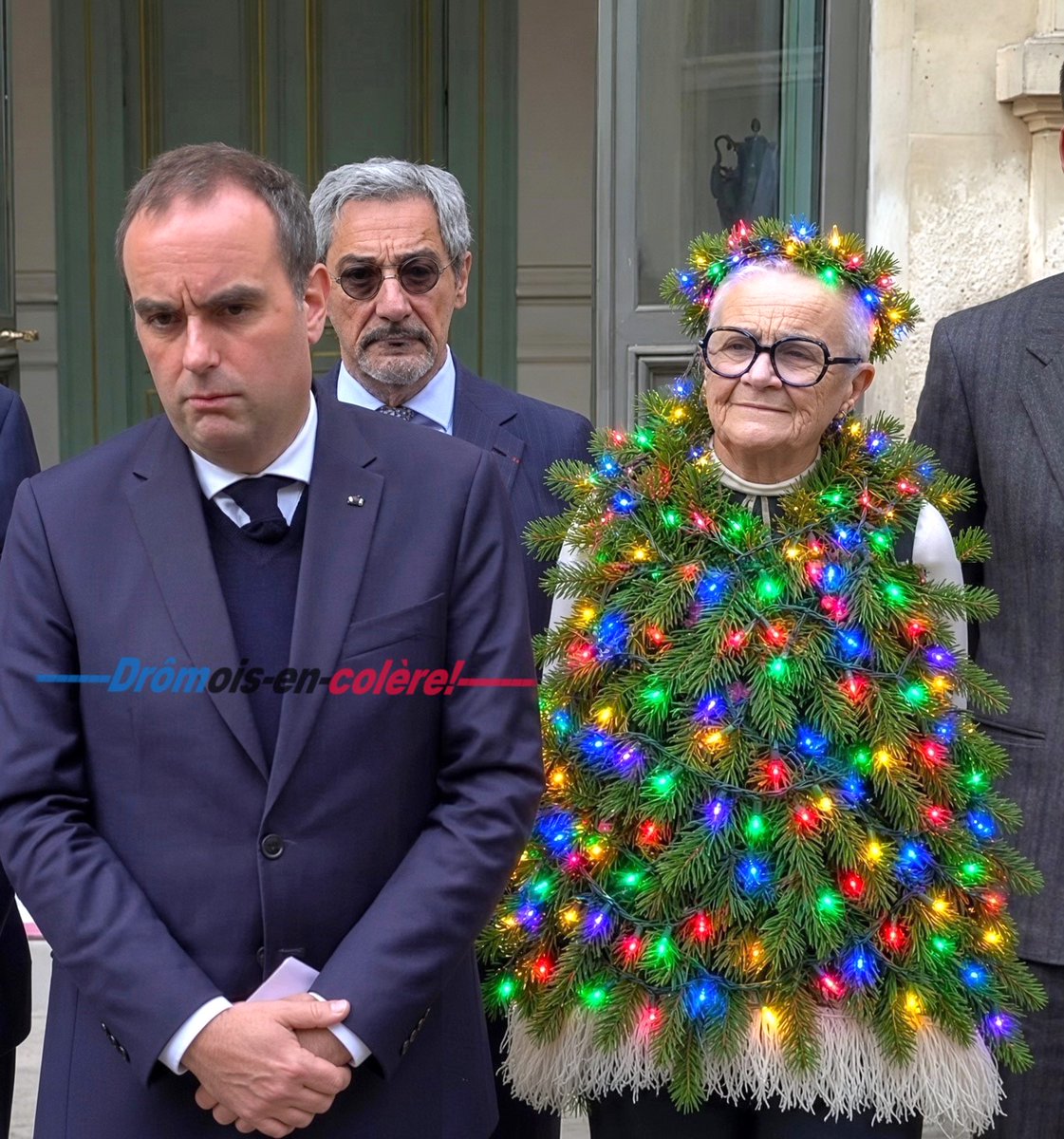 26enColere's tweet photo. 🚨🇫🇷-ÉCOLOGIE-🇫🇷🚨

N'abandonnez plus votre «VIEUX SAPIN» n'importe où...