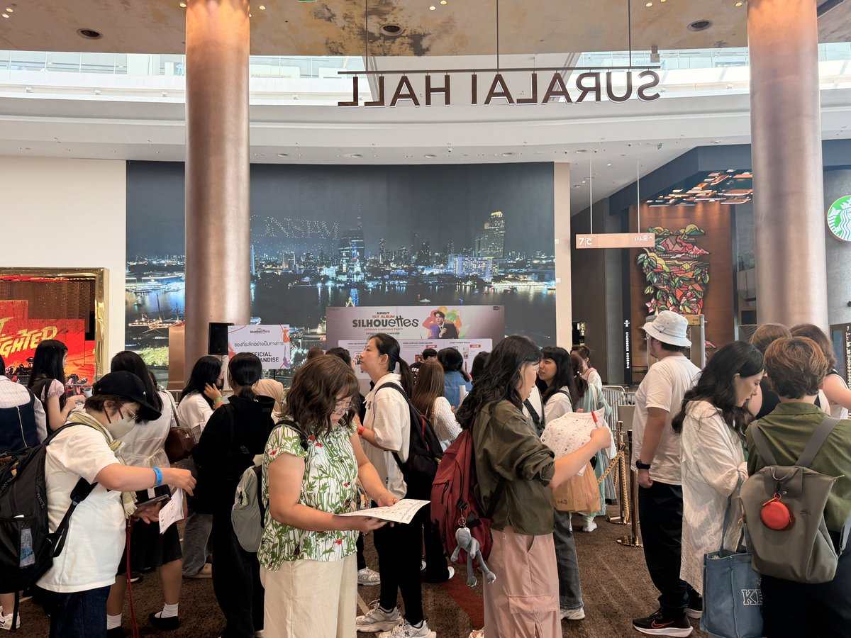 GmmtvShop's tweet photo. ทุกคนอย่าลืมแวะมาช้อป Official Merchandise สุดเท่ ในงาน KRIST ‘SILHOUETTES’ Listening &amp; Birthday Party กันด้วยน้า

GMMTV OFFICIAL MERCHANDISE BOOTH
10:00 AM onwards
ICONSIAM HALL, 7th Floor ICONSIAM

#KRIST1stAlbumBDparty
#KristPerawat
#RISERMUSIC
#GMMTV https://t.co/axySg1d0Rk