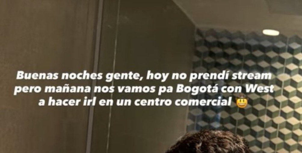 aldanitapr's tweet photo. Irl en un centro comercial me suena muy vagina https://t.co/duV0GVEDM5