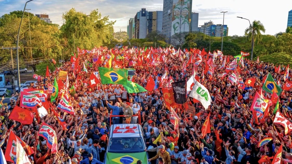 NatyCassal's tweet photo. Há muito tempo que eu não andava nas ruas de um Porto tão Alegre! https://t.co/rlYky78eqW