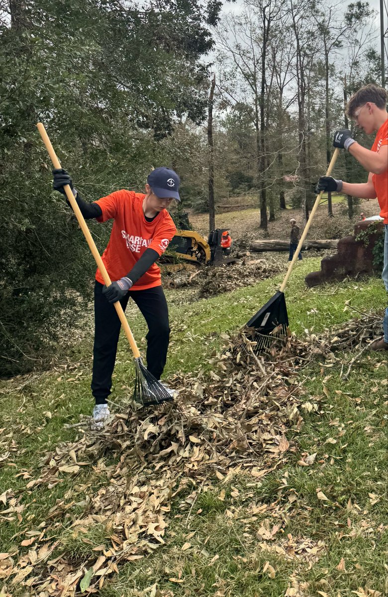 AbsolutelyKfish's tweet photo. Abby and Laura went to Alabama to serve with Samaritan’s Purse to serve as part of their Hurricane Relief team. Praying they can make a difference for those impacted https://t.co/ElgiMbokIv