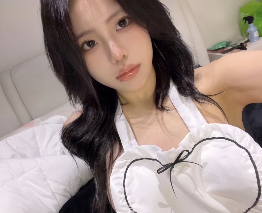 RobertaIsa86974's tweet photo. 谁想和我约炮…找个固定的py https://t.co/SrrUZqV0b0