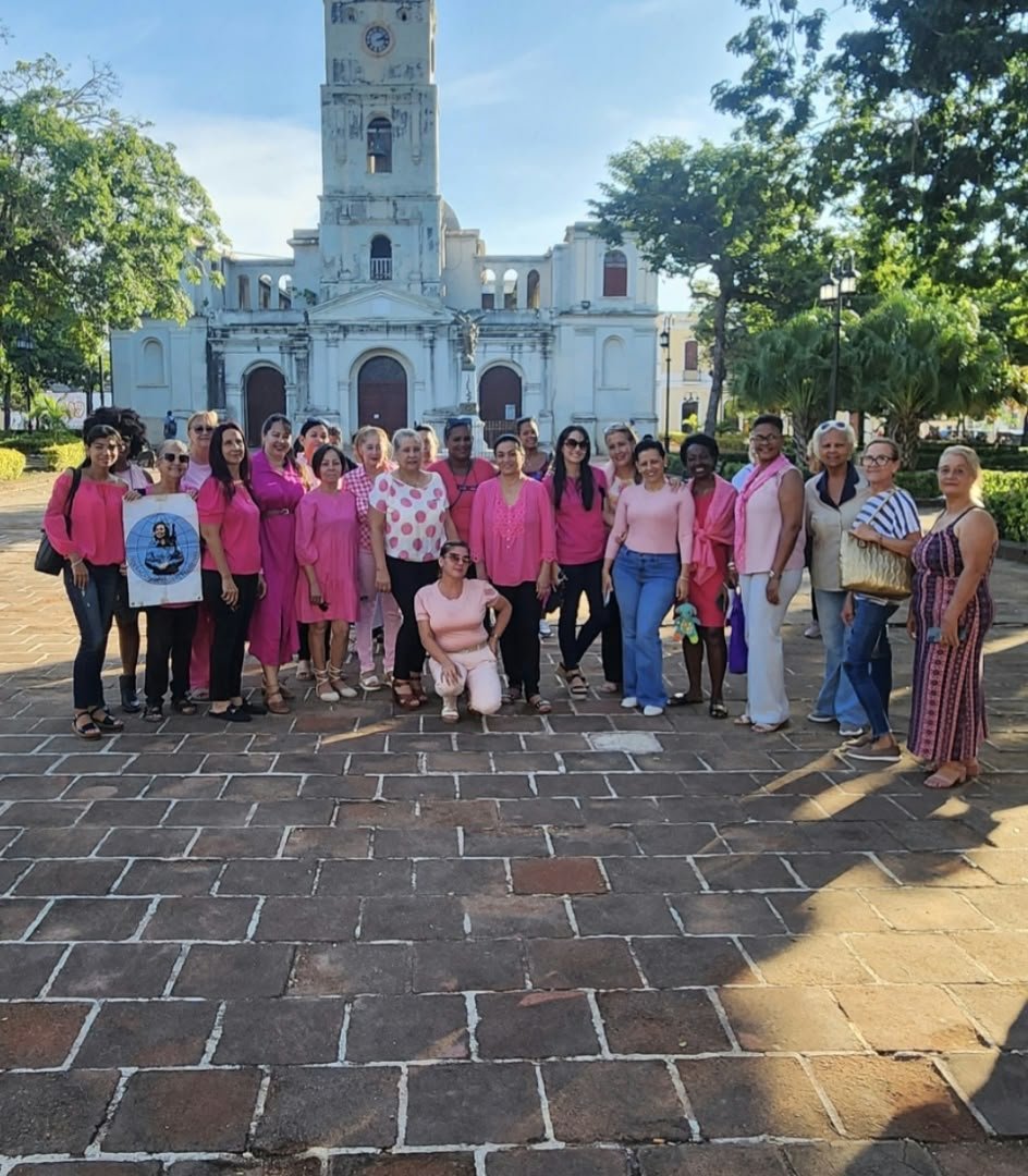 ro87290198's tweet photo. Día Mundial de lucha contra el cáncer de mama. En #Holguín nos unimos al mensaje de prevención. Nunca dejamos de luchar.  El sector de la salud Presente
#MujeresDeLaSalud
#HolguínSí 
#HolguínEsSalud https://t.co/D1bL4az5cO