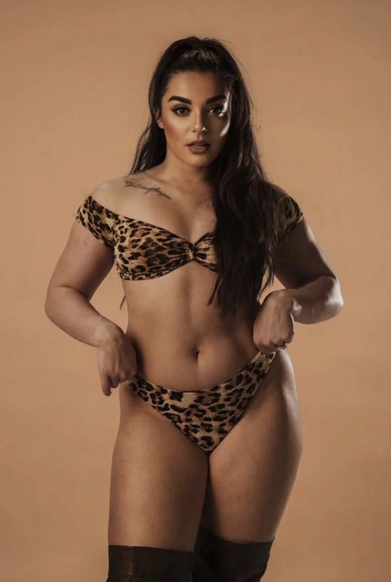 GlamourAndLust's tweet photo. @GrapCapsInc BLACKED!!! https://t.co/VB7E3fqAqM