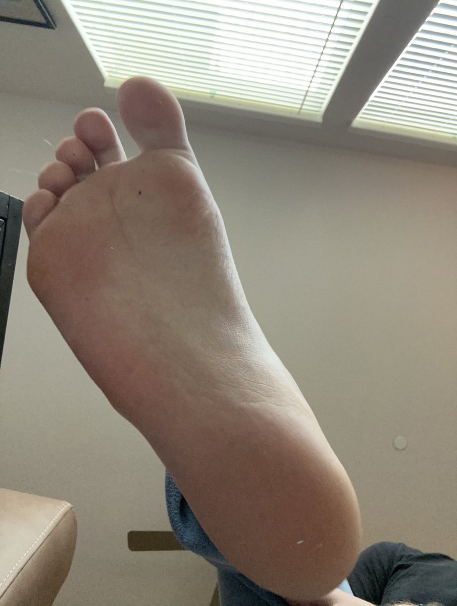 AlphaGodNile's tweet photo. I’m up for a few more hours. Make yourself useful. I want $200 for the day on throne. https://t.co/IrLtAiaasw