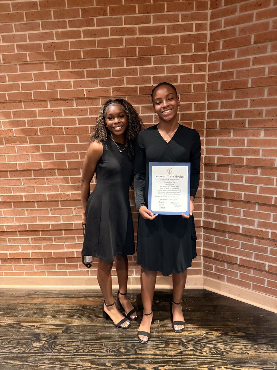 slkgbb's tweet photo. Congrats to @Anaiya_Wood and @dacia_smith3 on your NHS inductions. Scholars and athletes! https://t.co/fZg9kZ3WVX
