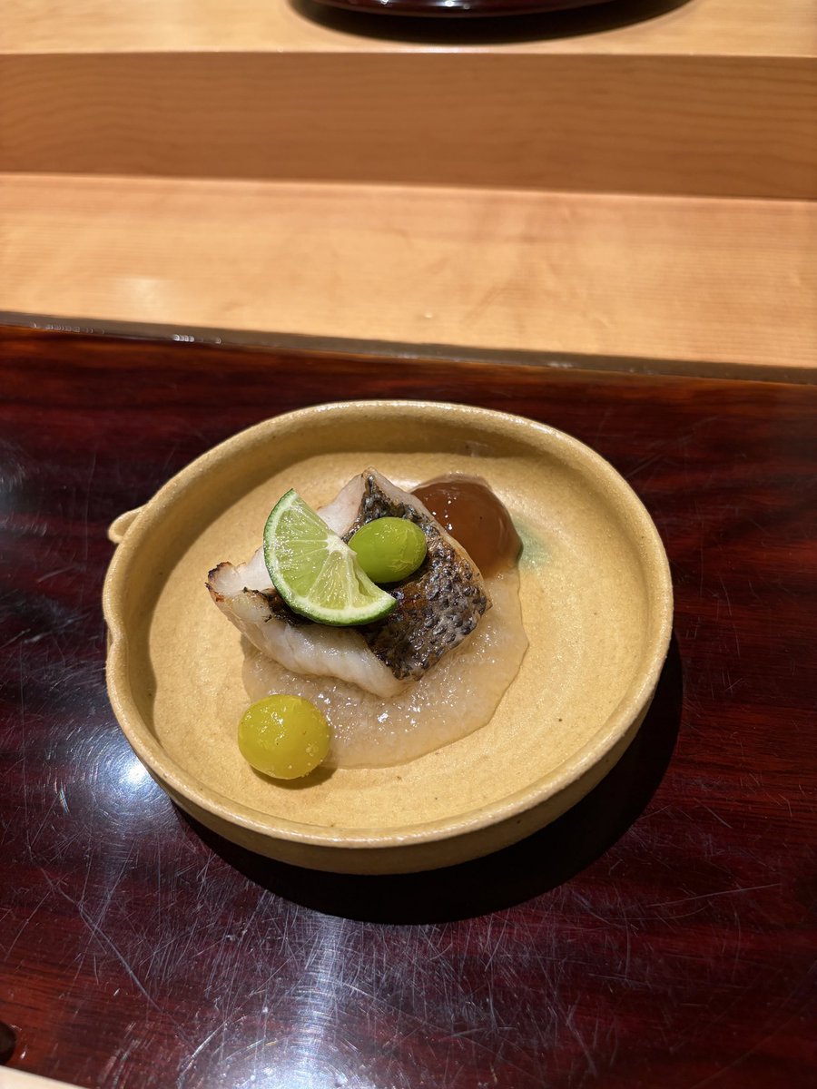 fireojisandesu's tweet photo. 1人鮨🍣、名古屋中区の「冨すし」さん
和食も鮨もそれぞれで修行したそうです。握りも美味しいけど、おつまみも最高でした！贅沢です、感謝！ https://t.co/Y2yOo9feuC