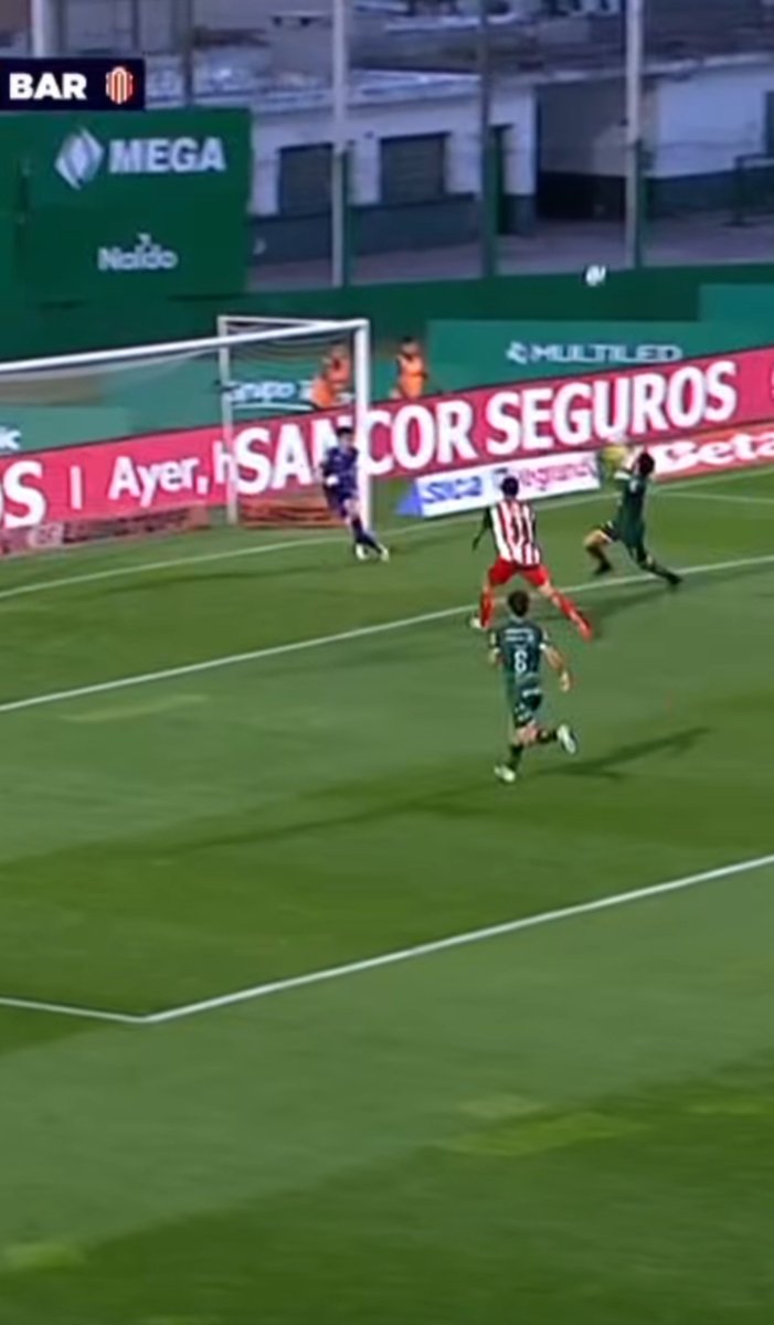 simplementeAT's tweet photo. Orsini se erró esto, solo, debajo del arco! 
A veces pienso si Dios está aburrido y dice: "Hoy en Tucumán Orsini Hará dos goles" y se nos caga de risa.
Revivimos muertos históricamente.
Dios no está en los detalles de hoy... https://t.co/Qb6Tj0UPCh