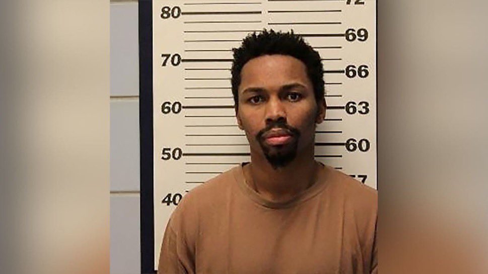 Dapper_Det's tweet photo. 🚨Jerrell Jackson—this is the thug that shot a National Guard member in DC last night while guardsmen were breaking up a street fight.

Unsurprisingly, Jackson has over 13 prior arrests, including felonies in DC—the face of the revolving door of Democrat criminal justice. https://t.co/tfJxjPPWBg