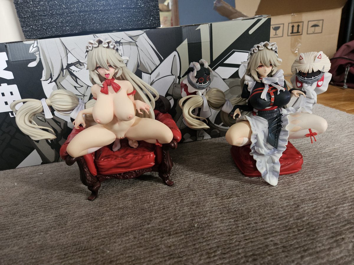 Charlot76795089's tweet photo. ヌードバージョン
これ服ない方メイド服ないから椅子にうまい具合に引っ掛けないと立たない……
飾り方難しい💦 https://t.co/79FhxgzUqp