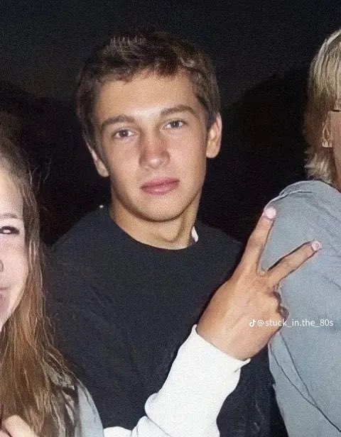 plompim's tweet photo. estas fotos de tyler despiertan algo en mi, no estoy segura si me gusta el o quiero ser el🕺 https://t.co/iEmA3rfTkO