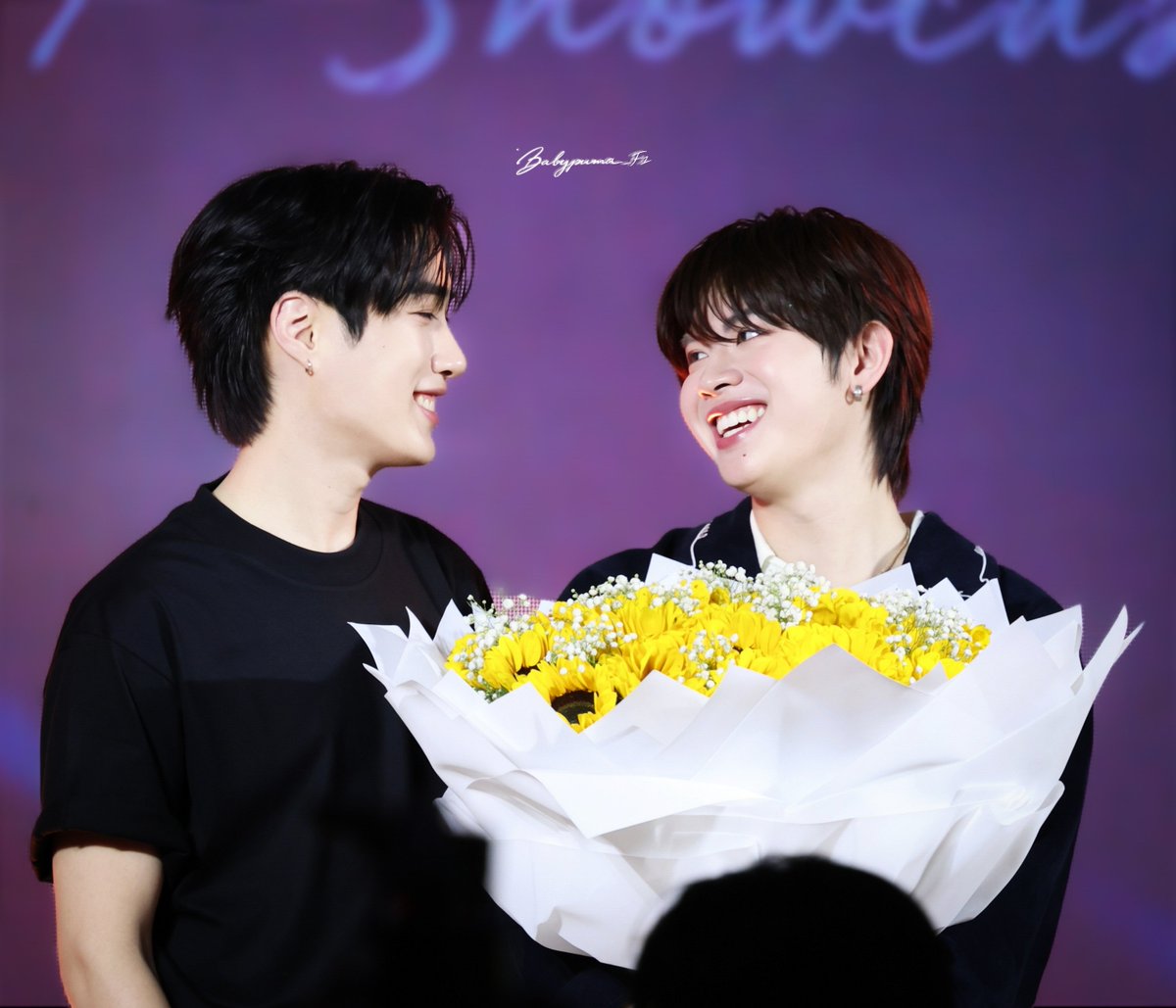 Babypuma_F1's tweet photo. วันที่เราทั้งสองมองตา💚🩷
.
.
ใจฉันละลายในพริบตา🫠✨️

FIRSTONE 8PER7 DAY

#FirstOne2ndShowcaseDay
#TLE_mtm #Firstone
#TleFirstone °•☆ https://t.co/dZ6mE3RSPR