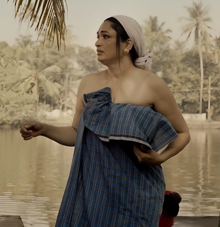 sathish69mom's tweet photo. (my mom casually bathing in open pond)

(Based on real)

Amma open pond la kulikura apo ennathan Ava kooda pombalainga kulichalum ooru ambalaiga kannu amma mela than irukum 🤤 Ava kolutha molai 36 thookitu nikkum Ava soothu shape Anga irukanga ambalainga ivala pathu mood avanga https://t.co/gBgrRvixck