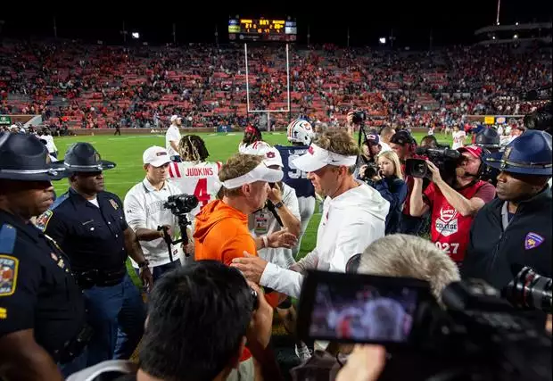 TigerDroppings's tweet photo. Lane Kiffin shares a funny Bruce Pearl story about Jordan-Hare Stadium being Haunted:

➡️: https://t.co/FxKMVC3AGr https://t.co/8RRh3XDPgq