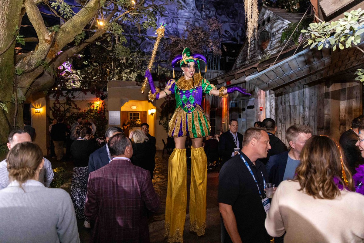 HCDMagazine's tweet photo. 🎭 Big Easy vibes at #HCDcon! ⚜️ The Annual Networking Party brought attendees together at Mardi Gras World for great food, meaningful connections, and a memorable New Orleans experience.

Thanks to sponsors AVA, Kevin Barry Art Advisory, and BSA! https://t.co/cteW0oCYay