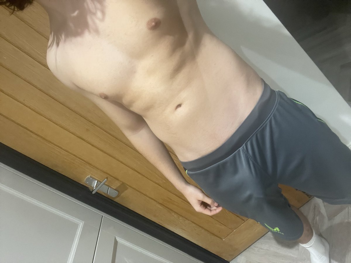 prettytipguy's tweet photo. Take them off https://t.co/eHscFZPeX2