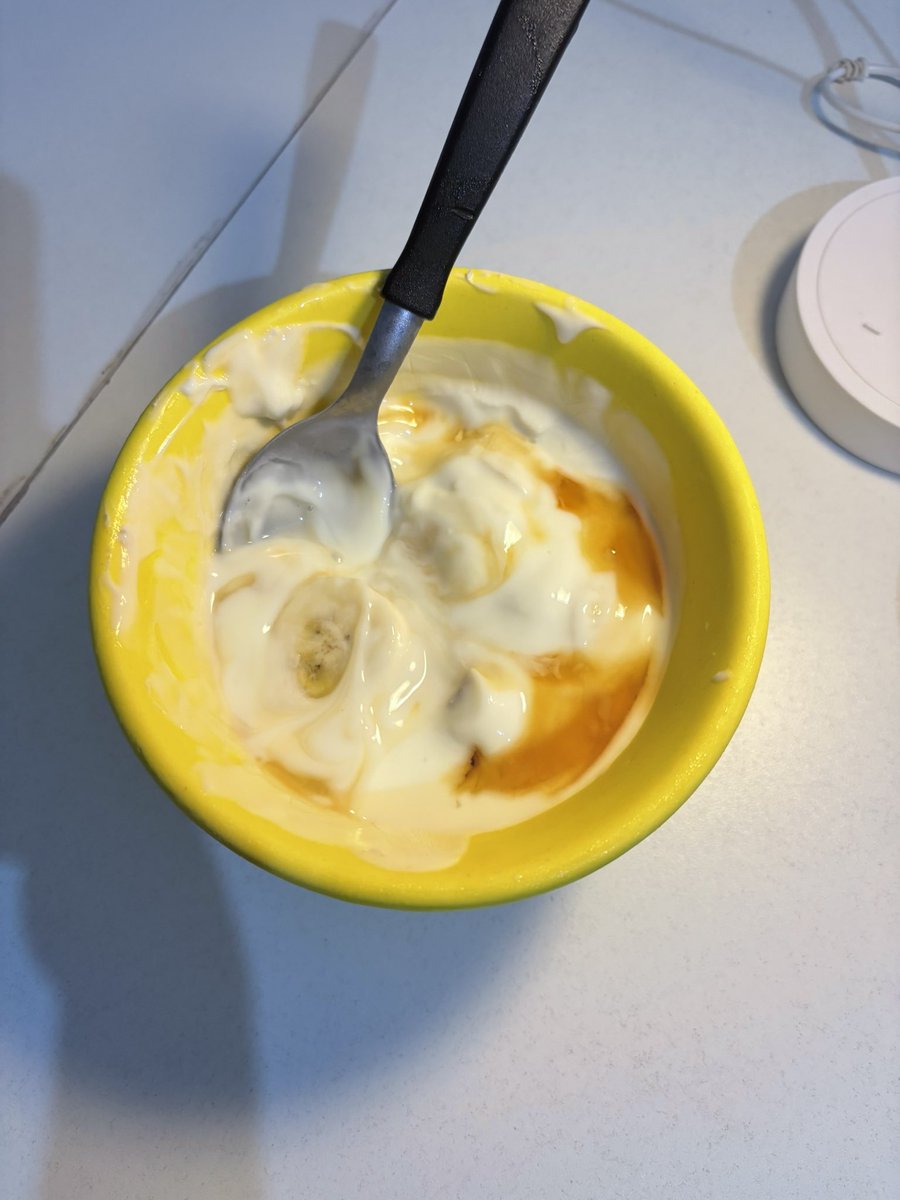 hanakookiee's tweet photo. 3- dessert ≈ 200

• 🪽greek yogurt = 84
(12g carbs/ 8.9g protein/ 0g fat)
•🍌medium sized banana= 70
(18.2g carbs/ 0.9g protein/ 0.1g fat)
•🍯 one spoon of honey= 40
(17.3g carbs/ 0.1g protein/ 0g fat)

#edtwt https://t.co/wbcDs63imV
