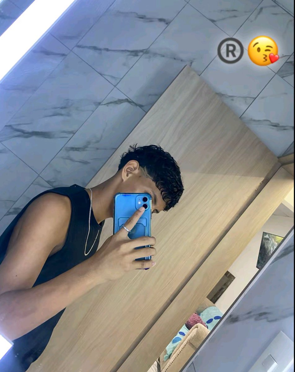 draxvary's tweet photo. Estoy aburrido el que ponga un "🙈" le escribo al dm https://t.co/JL2ceujTIa