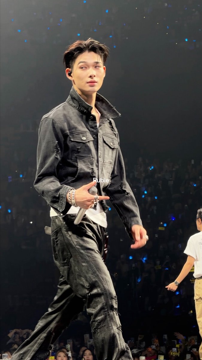 rararubie's tweet photo. 🤨😏
#BLOODSAGA_IN_MACAU
#NI_KI #니키
#ENHYPEN https://t.co/cfpnQyrd4T