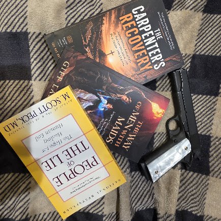 Careerflex's tweet photo. New reading stack just dropped. https://t.co/sXpDCGG4BG